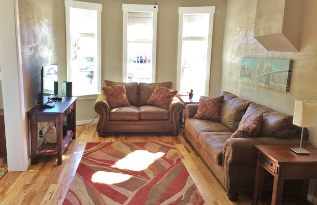 Historic Downtown Victorian Home - Foto 11