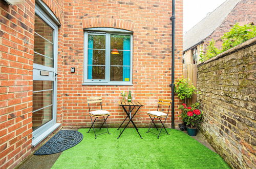 Photo 26 - Cosy 1 Bedroom Private Patio by Opulent