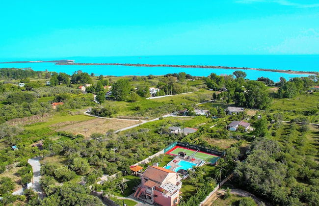 Villa Maxim with Private Pool & Tennis Court - Foto 23