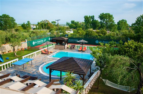 Foto 26 - Villa Maxim with Private Pool & Tennis Court