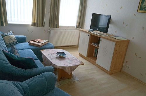 Photo 5 - Pretty Apartment in Wiek With Garden