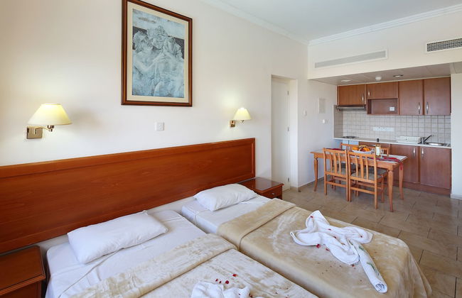 Panareti Coral Bay Hotel - Photo 7