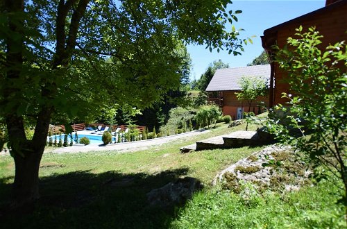 Foto 26 - Tranquil Holiday Home in Kvarner with Hot Tub