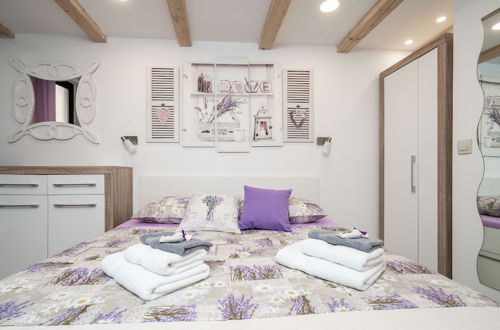 Photo 2 - Lavender Room