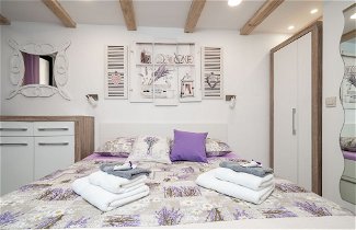 Photo 2 - Lavender Room