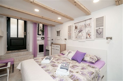 Photo 8 - Lavender Room
