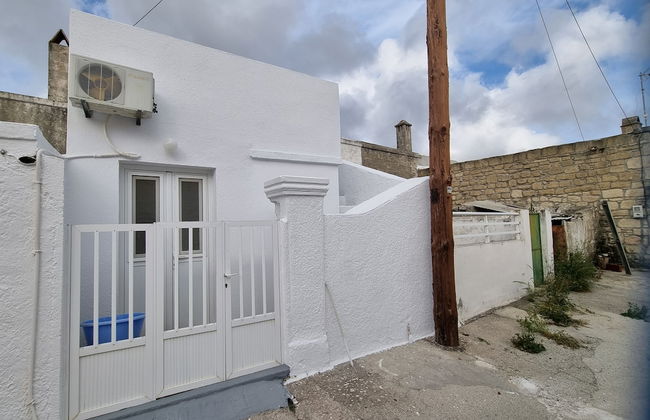 Charming Traditional 1-bed House in Rhodes - Photo 29