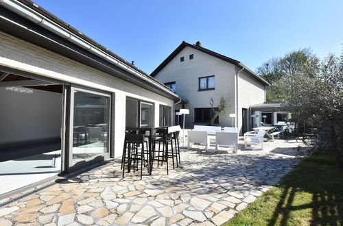 Foto 11 - Charming Villa With Indoor Swimming Pool, Near the Beach and Town Centre