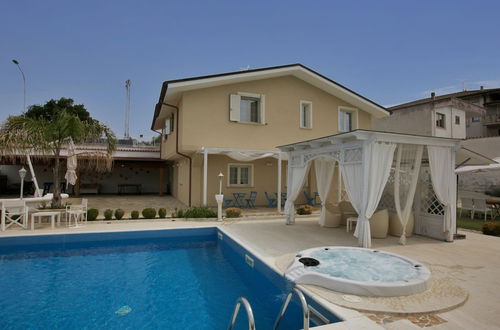 Photo 19 - Villa with Salt Water & Heated Pool & Hot Tub near sea