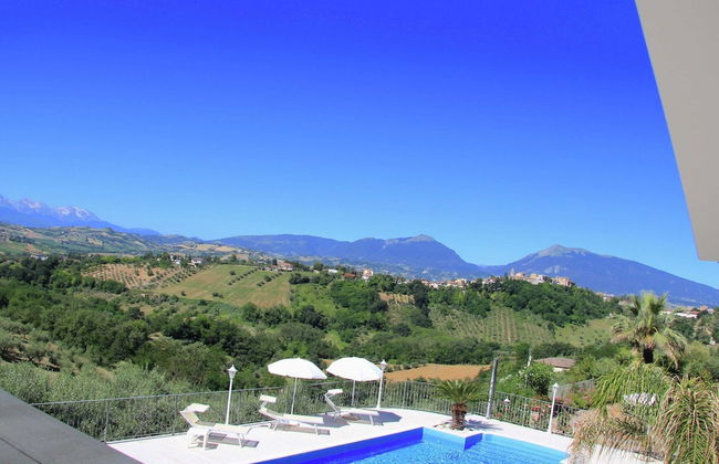 Mansion in Case Alte With Pool & Nature Trails - Foto 14