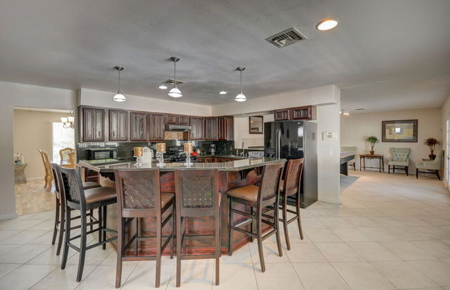 Luxurious 4BR House with Large Pool Near Strip - Photo 32