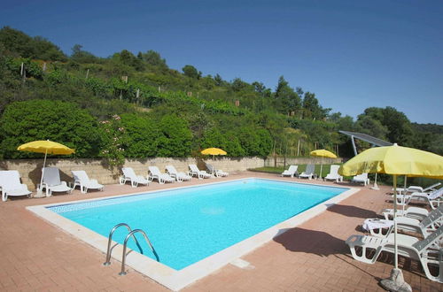 Foto 14 - Scenic Farmhouse in Paciano With Shared Pool