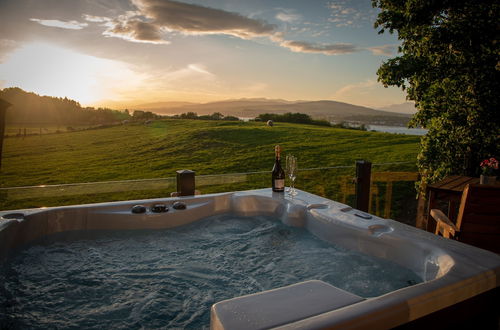 Photo 25 - Luxurious Super-king Lodge With hot tub