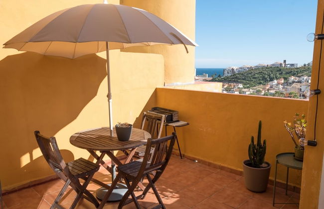 Arroyo Rooftop Apartment - Photo 9
