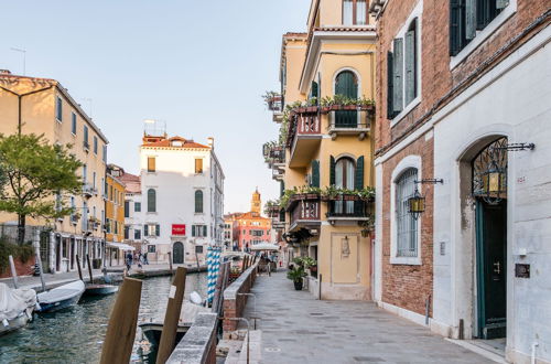 Photo 1 - Red House close to Accademia Bridge