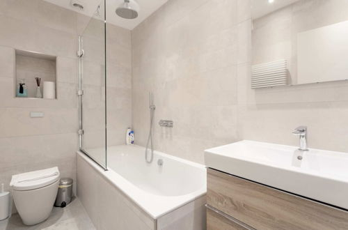 Photo 23 - Fantastic 2 Bedroom Apartment in Central London