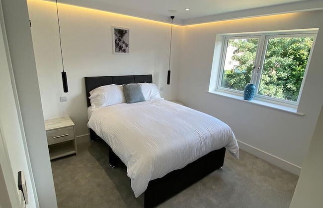 Stylish 2 Bed Flat with Parking - Foto 5