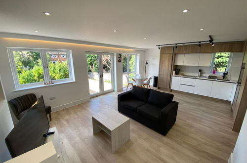 Photo 1 - Stylish 2 Bed Flat with Parking