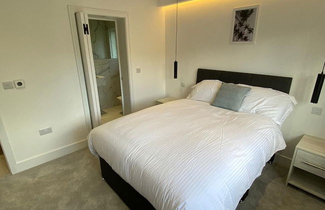 Stylish 2 Bed Flat with Parking - Foto 3