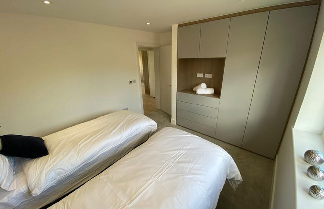 Stylish 2 Bed Flat with Parking - Foto 10