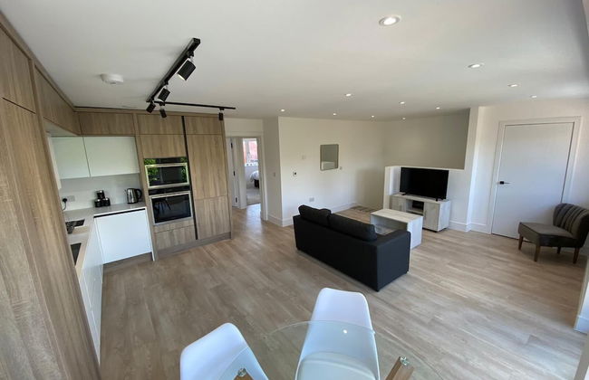 Stylish 2 Bed Flat with Parking - Foto 6