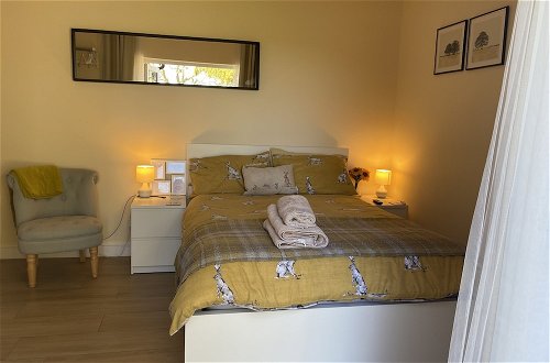 Photo 4 - Private Entry Double Bedroom With Beautiful Views