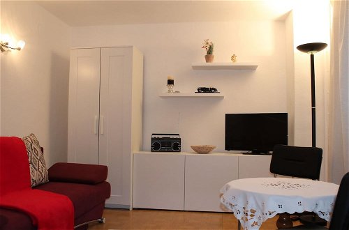 Photo 5 - Charming Apartment in Kropelin With Barbecue