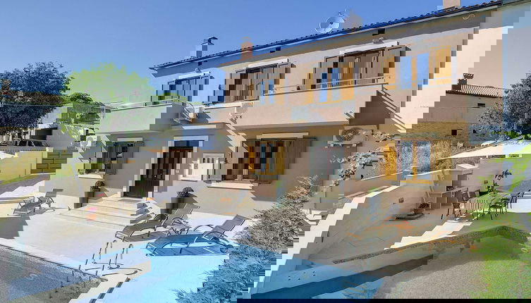 Foto 1 - Comfortable House With Private Pool