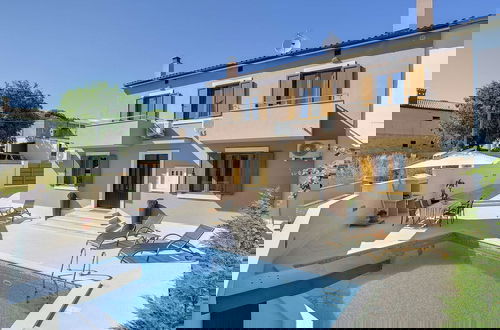 Foto 1 - Comfortable House With Private Pool