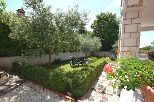 Foto 26 - Lovable Apartment, Pool With Deckchairs, Fenced Garden With Grill, Wifi and Airco