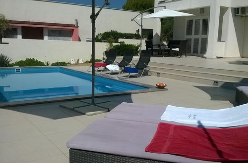 Foto 9 - Markle - Swimming Pool and Sunbeds - A4