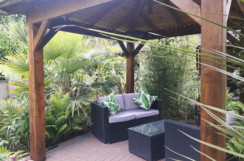 Foto 10 - Cabin set in a Beautiful Romantic Tropical Garden