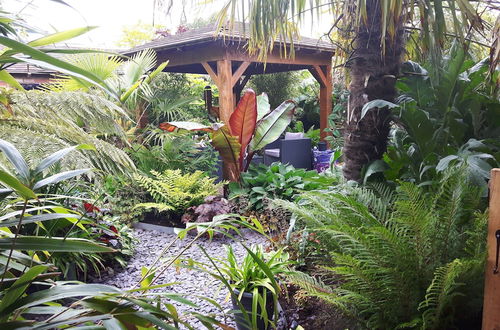 Foto 27 - Cabin set in a Beautiful Romantic Tropical Garden