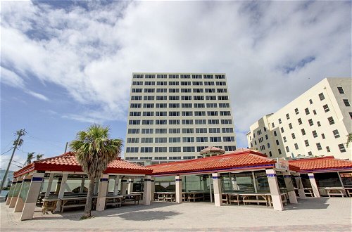 Photo 50 - Hollywood Beach Tower by Capital Vacations