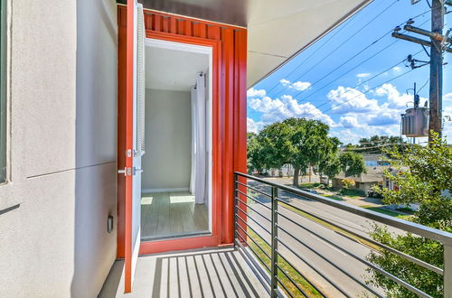 Foto 11 - Modern 4BR Townhouse Near French Quarter