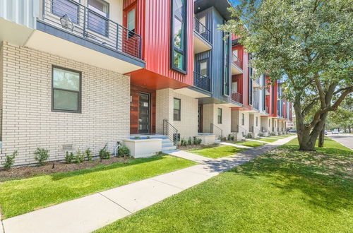 Photo 34 - Modern Townhouse across Lafitte Greenway