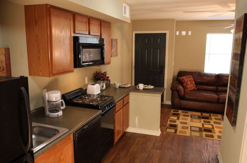 Photo 11 - Eagle's Den Suites Carrizo Springs a Travelodge by Wyndham