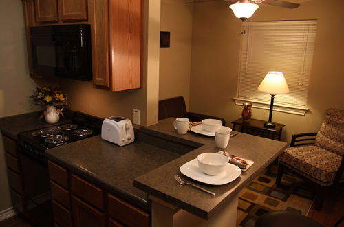 Photo 8 - Eagle's Den Suites Cotulla a Travelodge by Wyndham