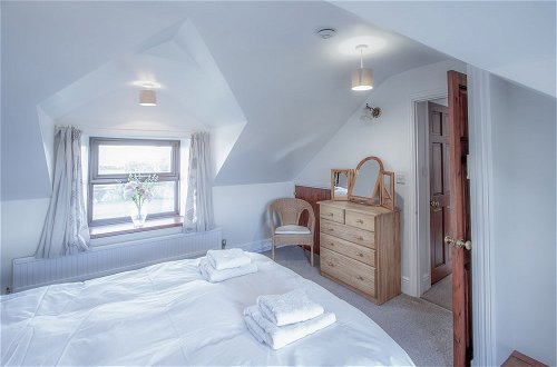 Foto 2 - Stormy Castle - 6 Bedroom - Llangenith
