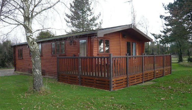 Foto 1 - Comfortable Cottage With Wooden Deck