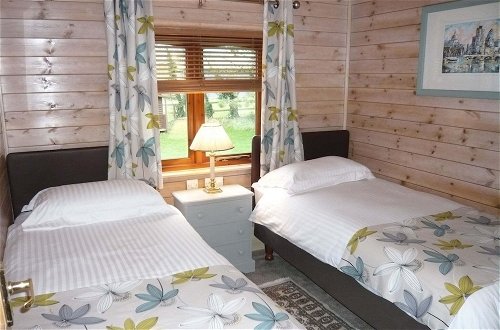 Photo 8 - Comfortable Cottage With Wooden Deck