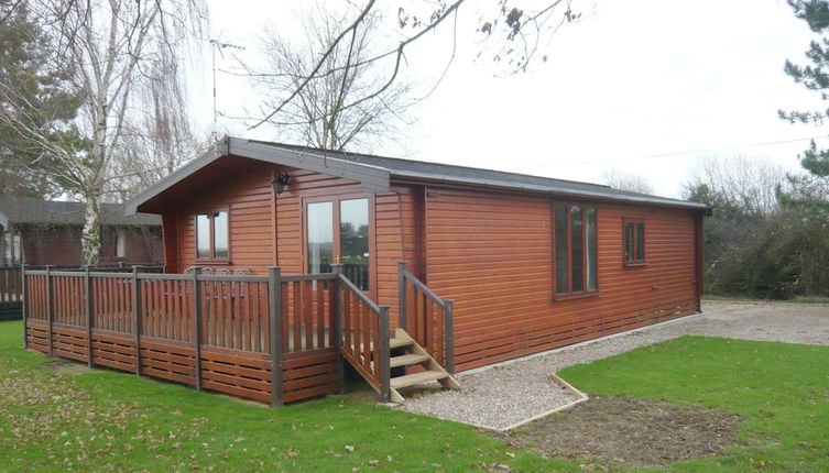 Foto 1 - Comfortable Cottage With Wooden Deck