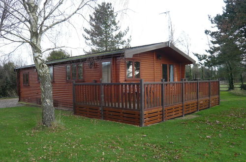 Photo 23 - Comfortable Cottage With Wooden Deck