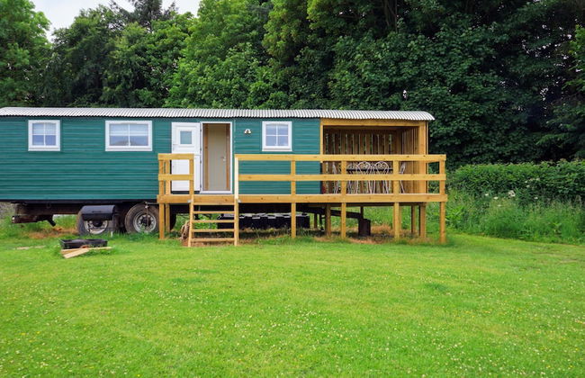 Unique Upcycled Straw Trailer @ Westcote - Photo 1