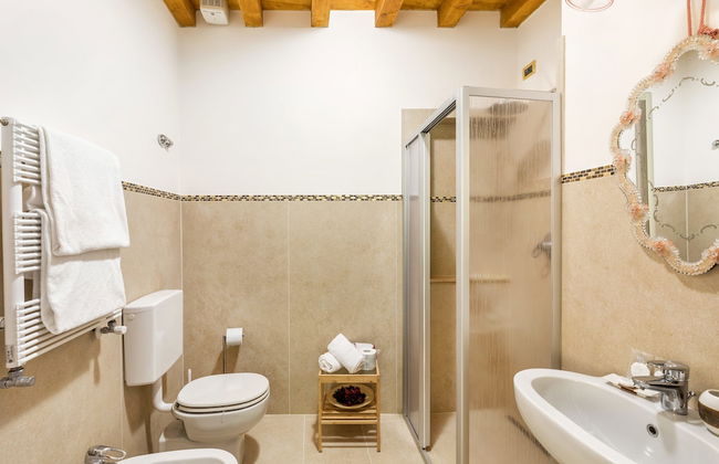 Luxury Venetian Rooms - Photo 25