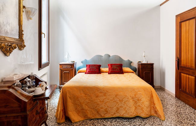 Luxury Venetian Rooms - Photo 4