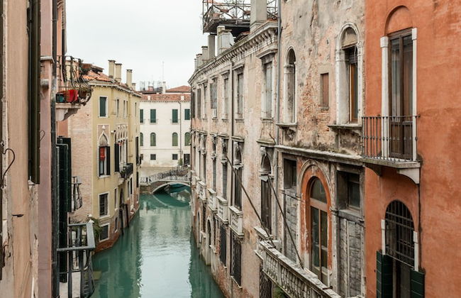 Luxury Venetian Rooms - Photo 22