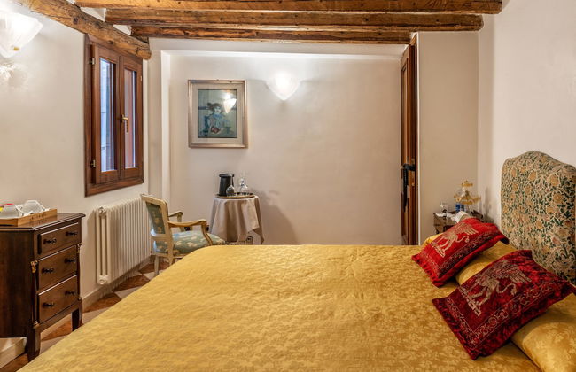 Luxury Venetian Rooms - Photo 7