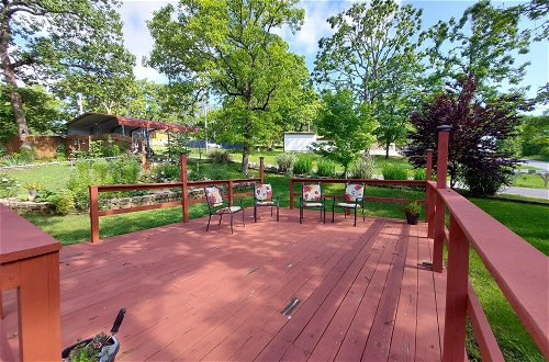 Photo 23 - Blue Bird Hill with Deck & Middle of Branson Location