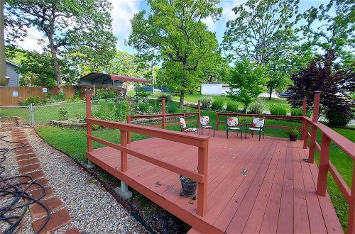 Photo 22 - Blue Bird Hill with Deck & Middle of Branson Location